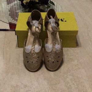 Sparkling gold T-Strap shoes